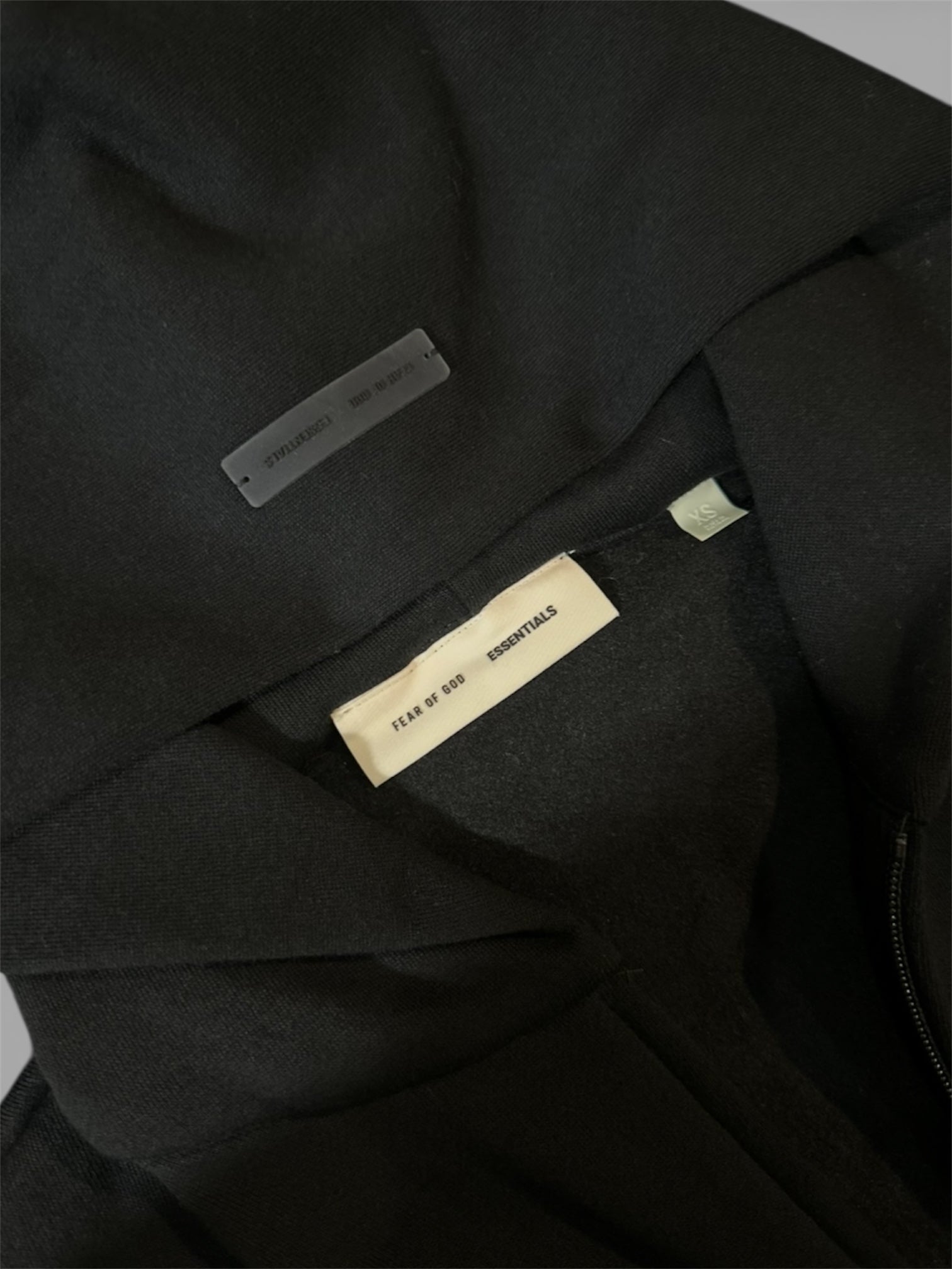 ESSENTIALS FOG TOTAL BLACK/SS2025 (NO ZIPPER)