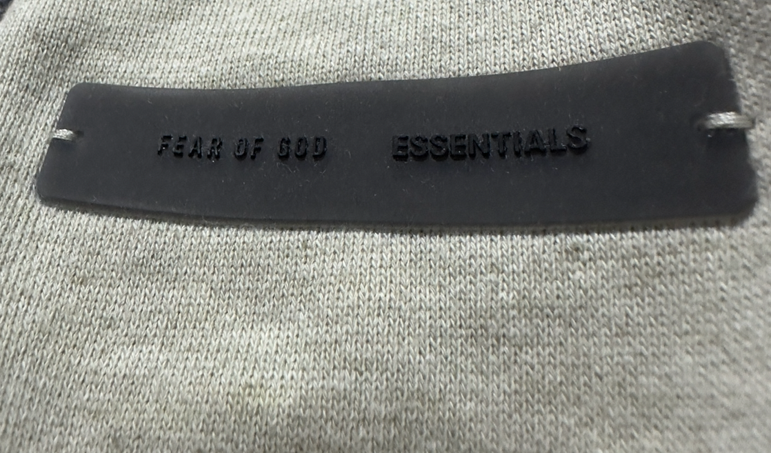 ESSENTIALS FOG LIGHT GREY/SS2025 (ZIPPER)