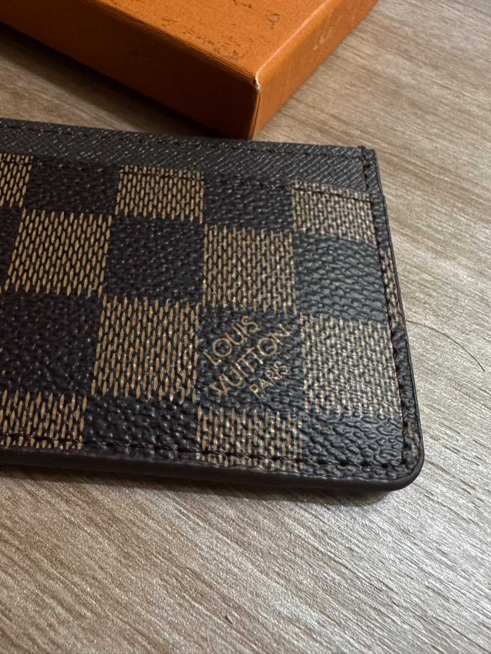 TARJETERO LV SQUARES BROWN